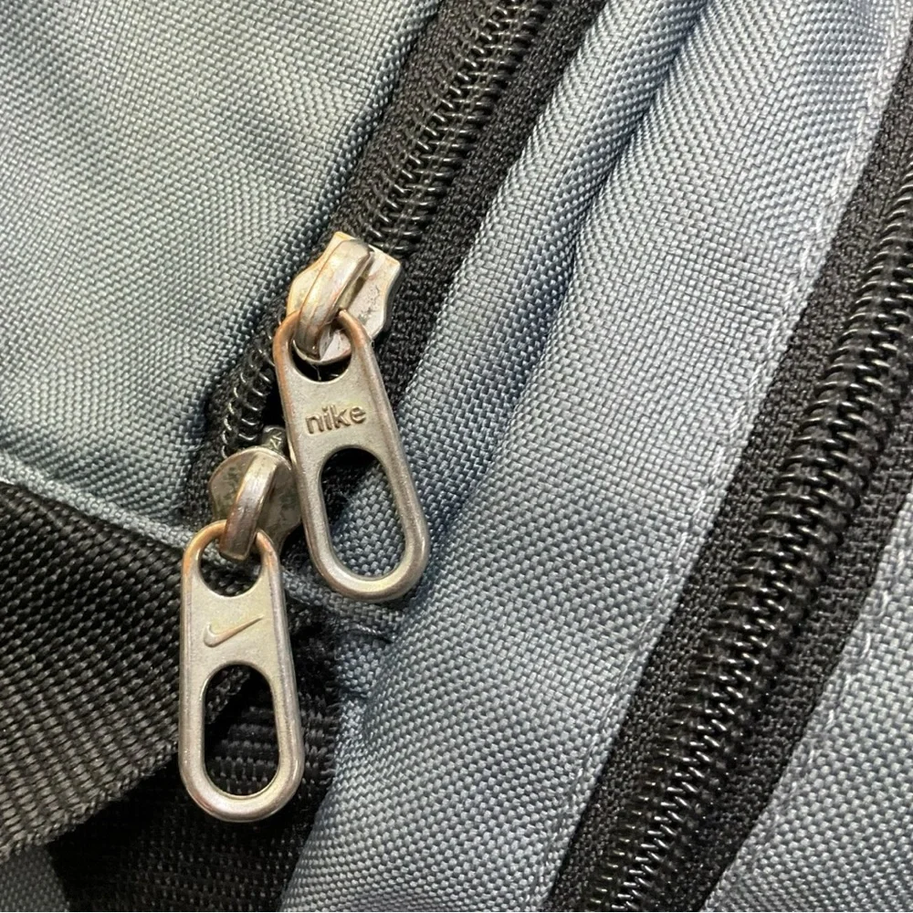 🏋️‍♂️ Nike Gray & Black Duffel Bag — Gym /‎ Travel / Sports Carryall 💼